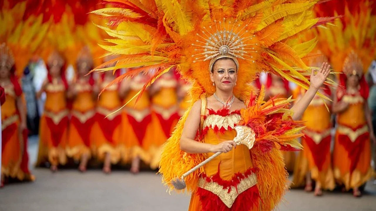 Kadın Modasında Trend Parçalar ve Kombin Önerileri