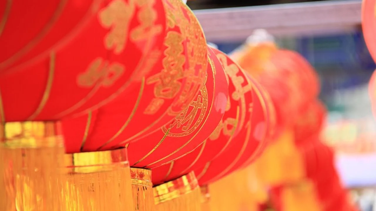 Yerel Moda Trendleri: Kadınlar İçin 2024 Stili